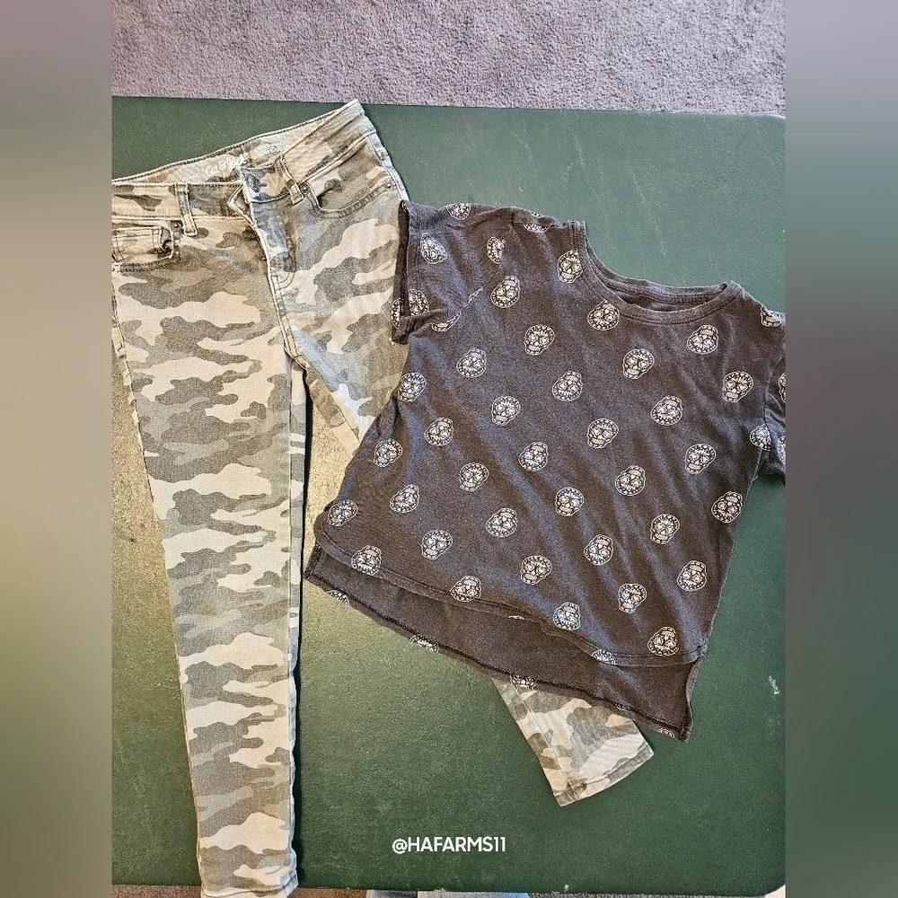 3/15$ Bundle Deal Outfit for Girls - Camo Pant and Skull Print Shirt